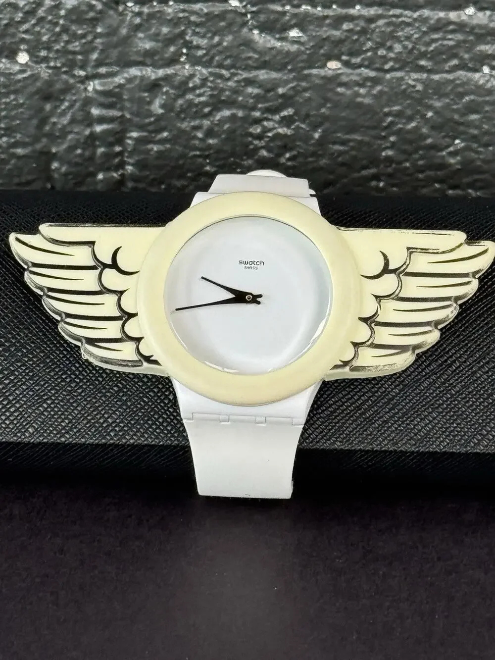 RARE Jeremy Scott Swatch Winged Watch SUOZ103 Limited Edition